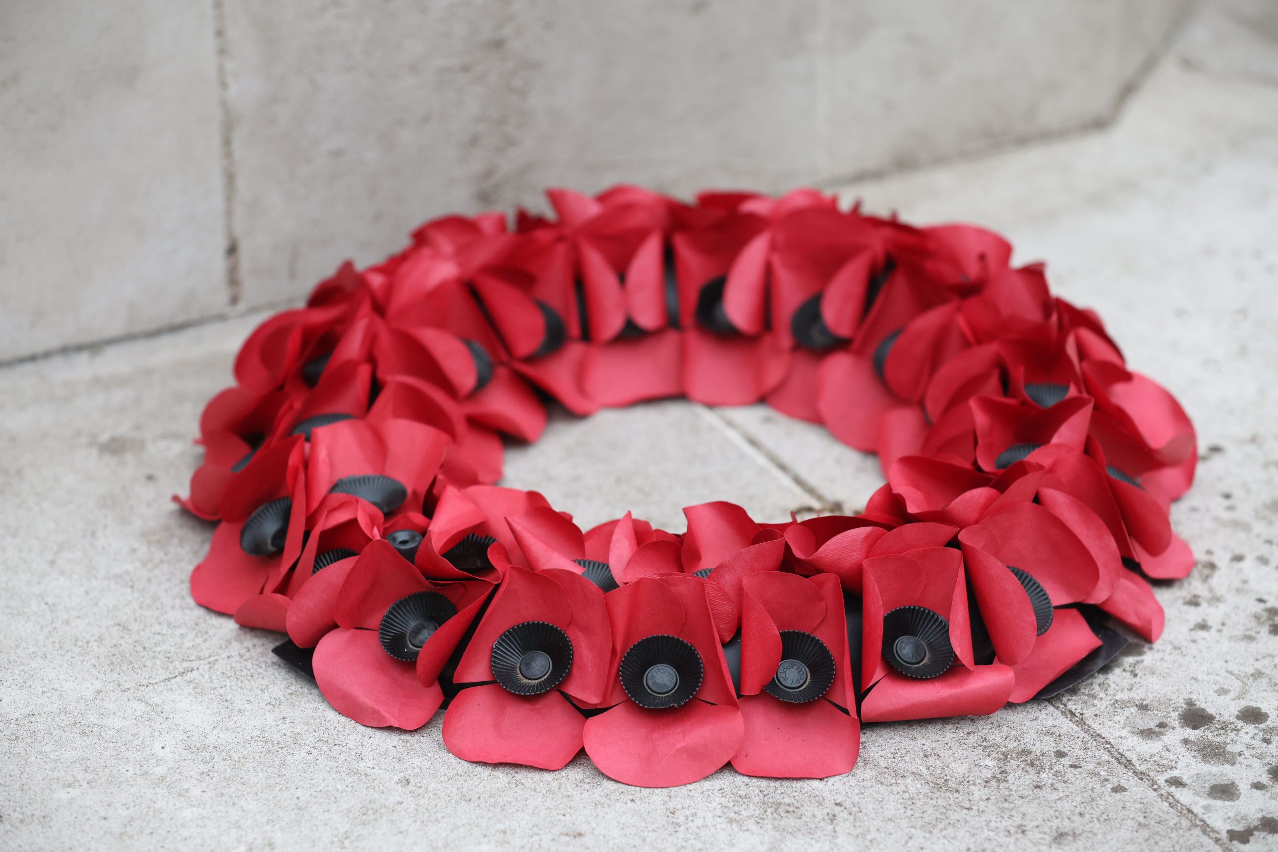 Couronne de coquelicots rouges pour commémoration